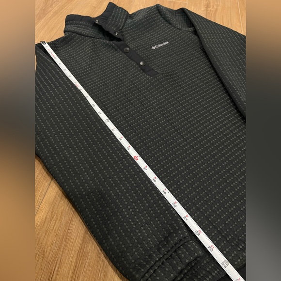 Columbia quarter button-up - Picture 7 of 7